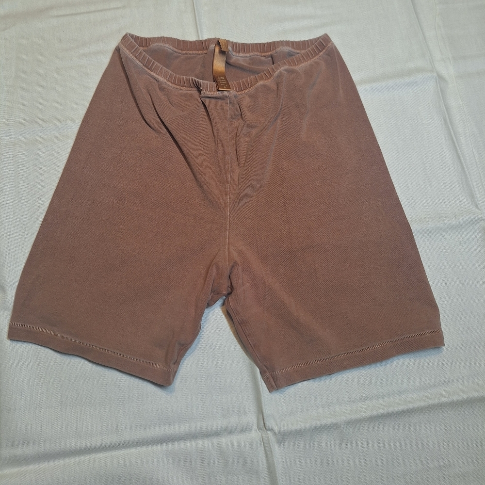 SKIMS brown bike short size M